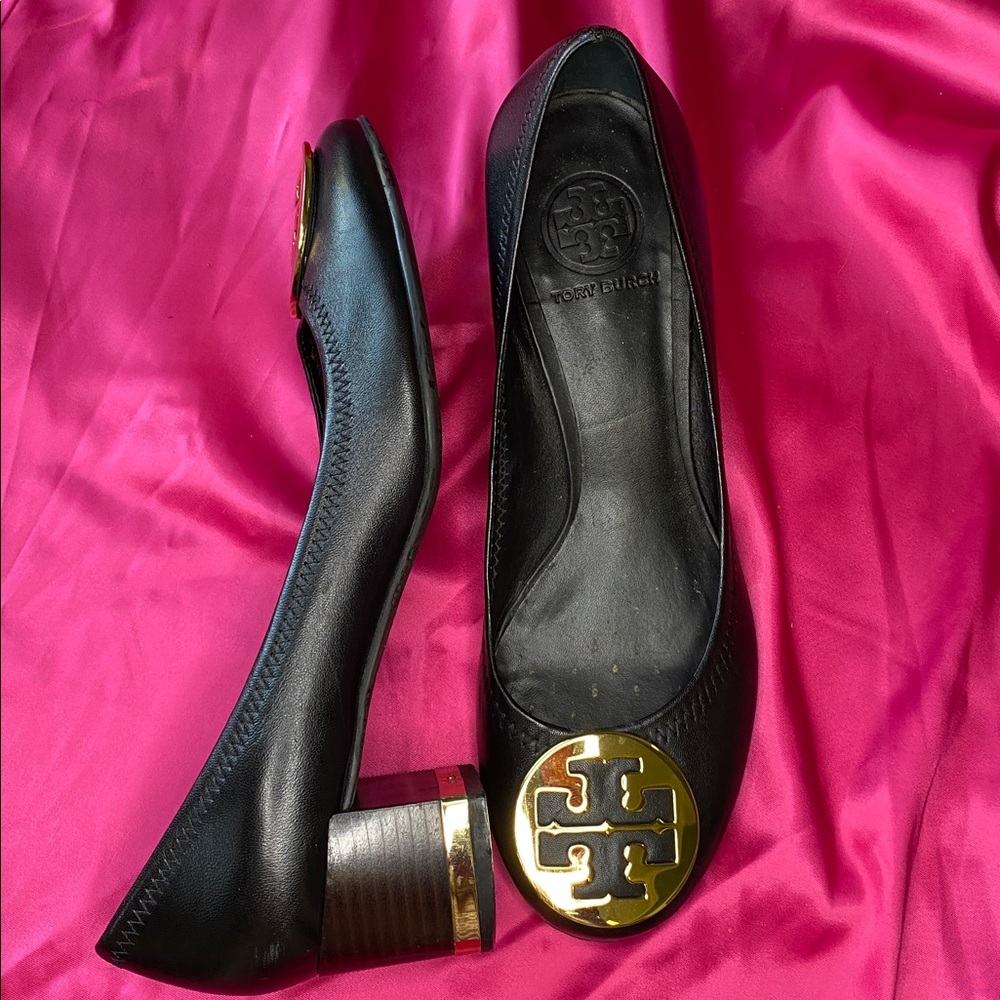 Tory Burch Black Leather Pumps with Gold Emblem